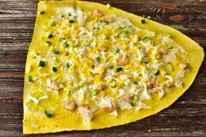 Рулет из лаваша с курицей и огурцами