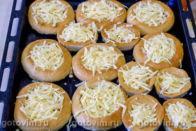 Фаршированные бублики с колбасой и сыром в духовке Фаршированные бублики с колбасой и сыром в духовке