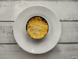 Слоеный салат с корейской морковью, курицей и грибами