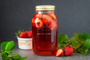 Рецепт компота из клубники на зиму