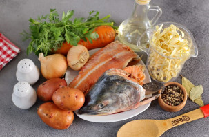 Суп с лапшой и лососем Суп с лапшой и лососем