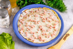 Блинный торт с ветчиной и сыром