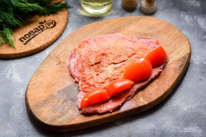 Рулетики из свинины с помидорами Рулетики из свинины с помидорами