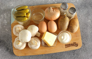 Салат с грибами и корнишонами