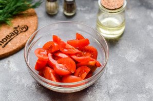 Салат из печеного болгарского перца с помидорами Салат из печеного болгарского перца с помидорами