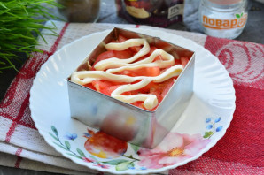 Слоеный салат с плавленым сыром