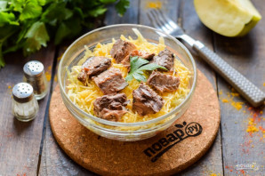 Слоеный салат с тунцом и яблоком Слоеный салат с тунцом и яблоком