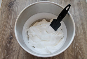 Меренговый рулет со сливками