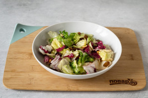 Салат с сельдереем и грушей