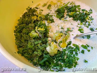 Пасхальный пирог с яйцами и зеленью