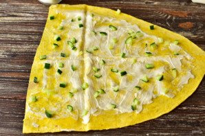 Рулет из лаваша с курицей и огурцами