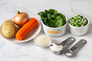 Суп со шпинатом и зеленым горошком