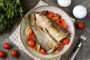 Пеленгас с овощами в духовке