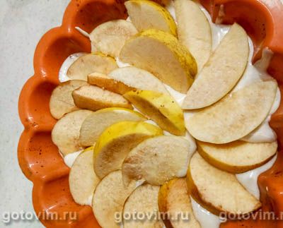 Шарлотка с айвой