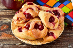 Булочки "Улитки" с вишней