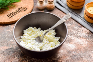 Тарталетки с творожным сыром и крабовыми палочками