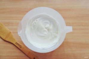 Яблочный пирог с белковым кремом