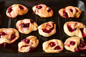 Булочки "Улитки" с вишней