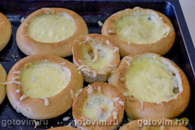 Фаршированные бублики с колбасой и сыром в духовке Фаршированные бублики с колбасой и сыром в духовке