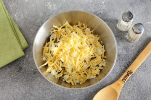 Салат с грибами и корнишонами