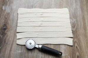 Слоеные трубочки со взбитыми сливками