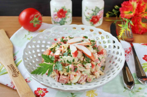 Салат с перепелиными яйцами и крабовыми палочками