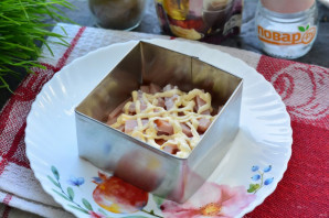 Слоеный салат с плавленым сыром