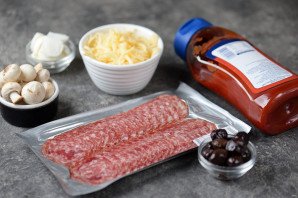 Пицца на черном тесте