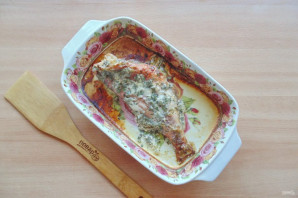 Морской окунь в сметане в духовке