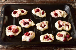 Булочки "Улитки" с вишней