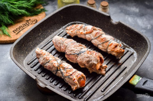 Рулетики из свинины с помидорами Рулетики из свинины с помидорами