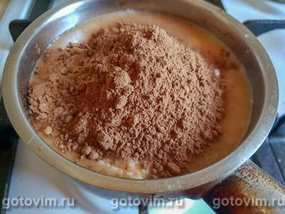 Бисквит на вине с шоколадной глазурью