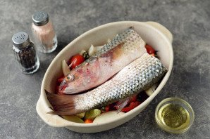 Пеленгас с овощами в духовке