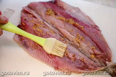 Рулет из сельди в горчичном маринаде, запеченный в духовке