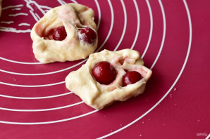 Булочки "Улитки" с вишней