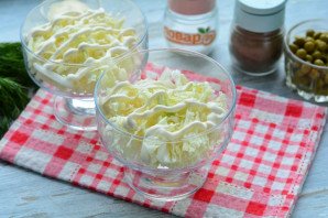 Слоеный салат из пекинской капусты