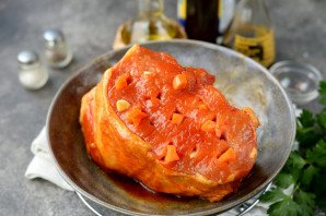 Буженина с морковью и чесноком