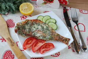 Морской окунь в сметане в духовке