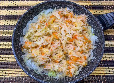 Гусь, фаршированный квашеной капустой 