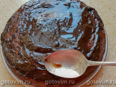 Бисквит на вине с шоколадной глазурью