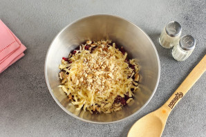 Свекла с сыром и орехами Свекла с сыром и орехами