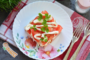 Слоеный салат с плавленым сыром