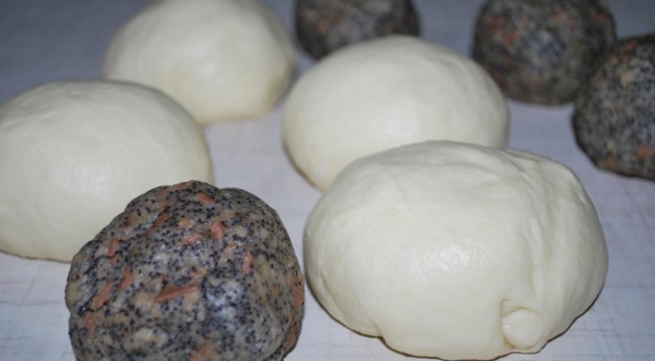 Мягкие брецели, фаршированные шоколадно-маковым тестом, пошаговый рецепт с фото