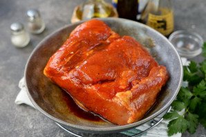 Буженина с морковью и чесноком