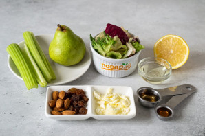 Салат с сельдереем и грушей