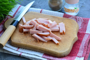 Слоеный салат с плавленым сыром