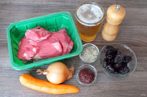 Тушеная говядина в пиве с черносливом Тушеная говядина в пиве с черносливом