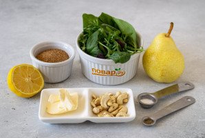 Салат из шпината с грушей