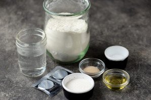 Пицца на черном тесте