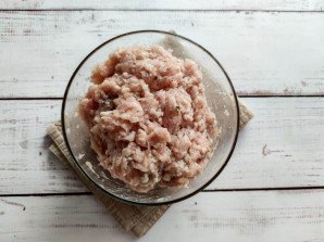 Котлеты с перепелиным яйцом внутри